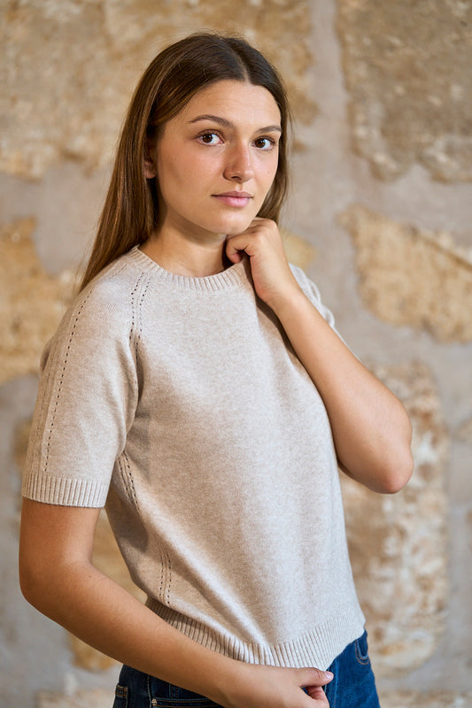 Jersey de punto manga corta en color beige