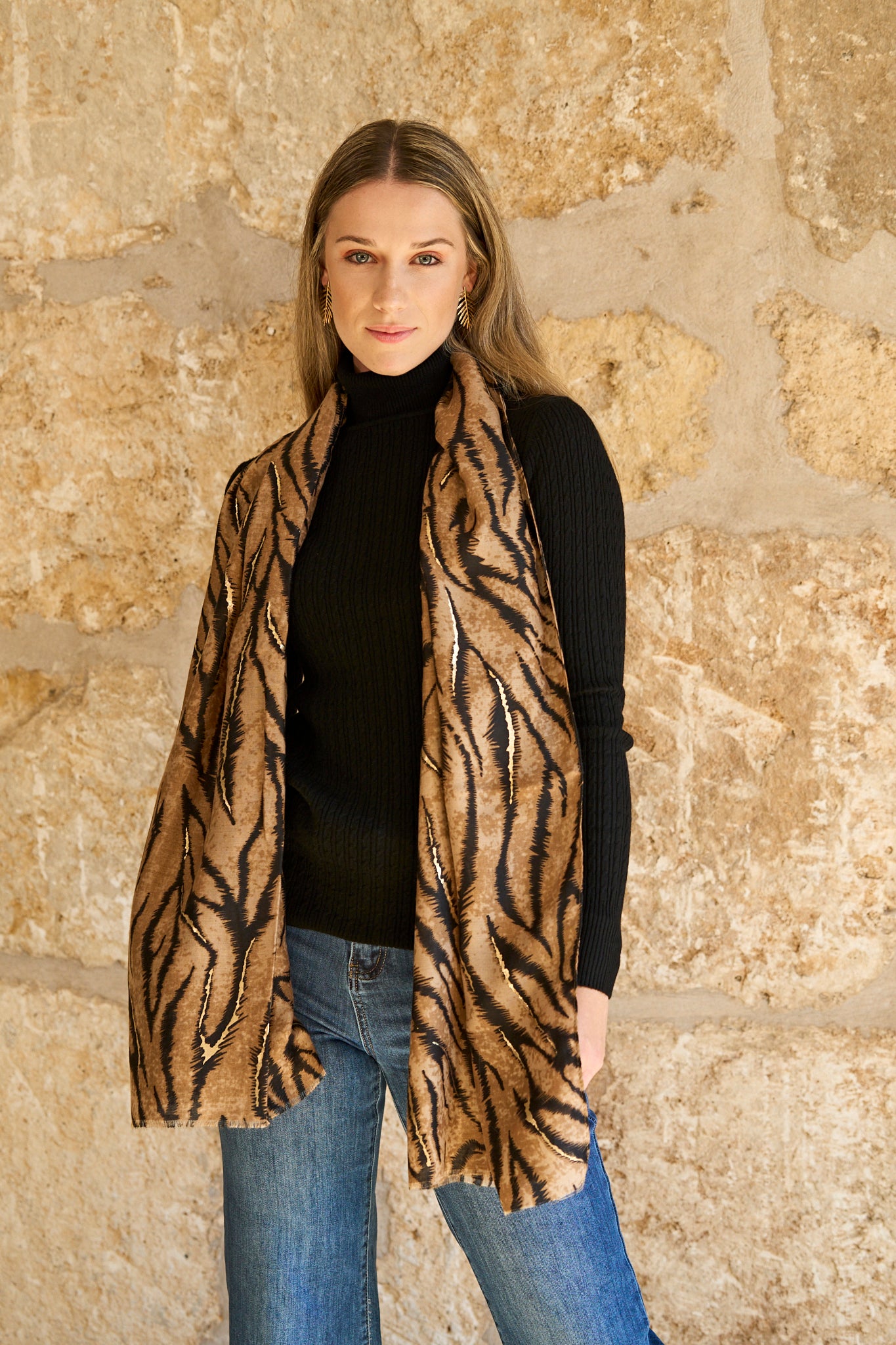Foulard estampat marró amb detalls daurats