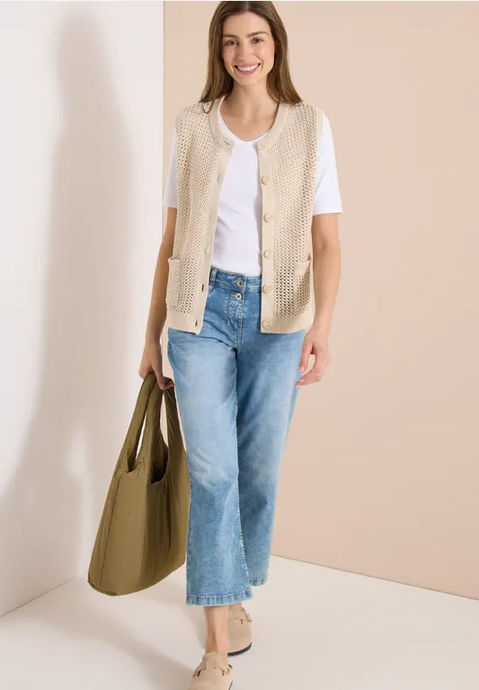 Chaleco de crochet abotonado en color beige