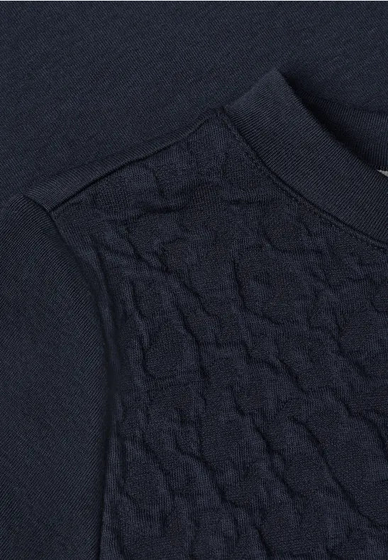 Camiseta estilo sudadera con textura en color azul marino
