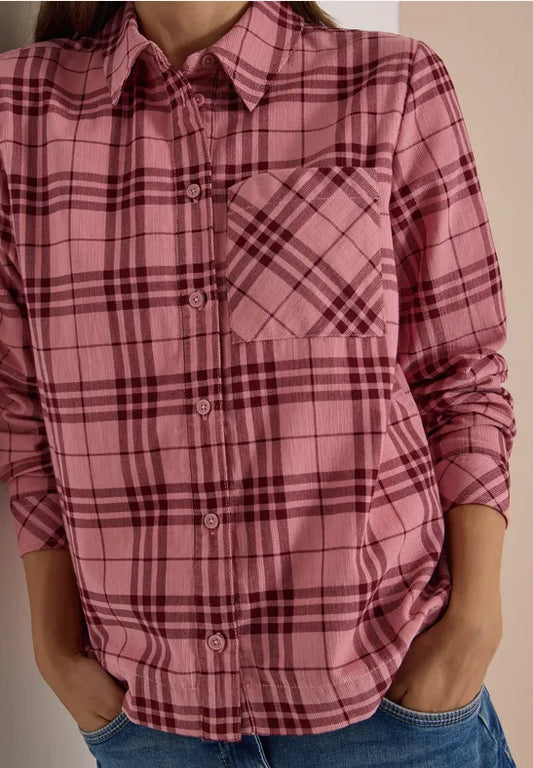 Blusa camisera de manga larga con estampado de cuadros en color rosa