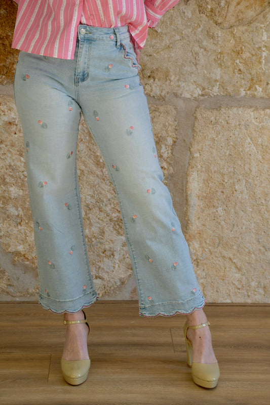Pantalón denim recto bordado festoneado