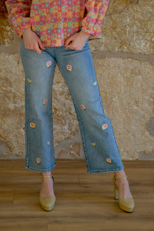 Pantalón denim recto bordado cítrico