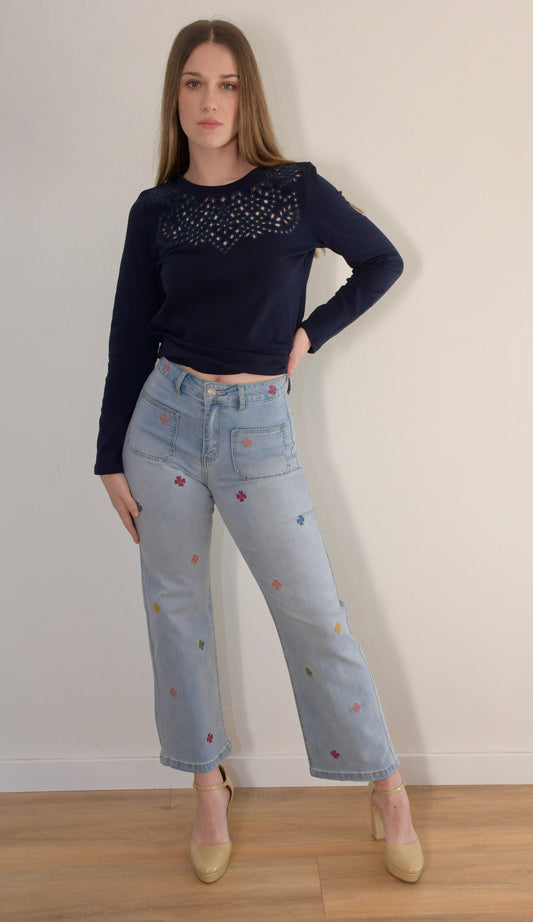 Pantalón vaquero con bordado floral multicolor