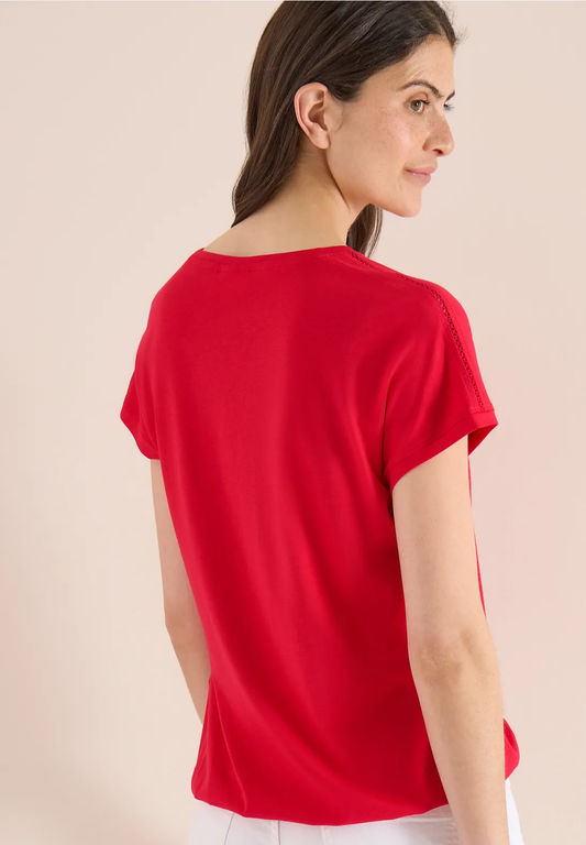 Camiseta con escote en V y detalle de encaje en Rojo