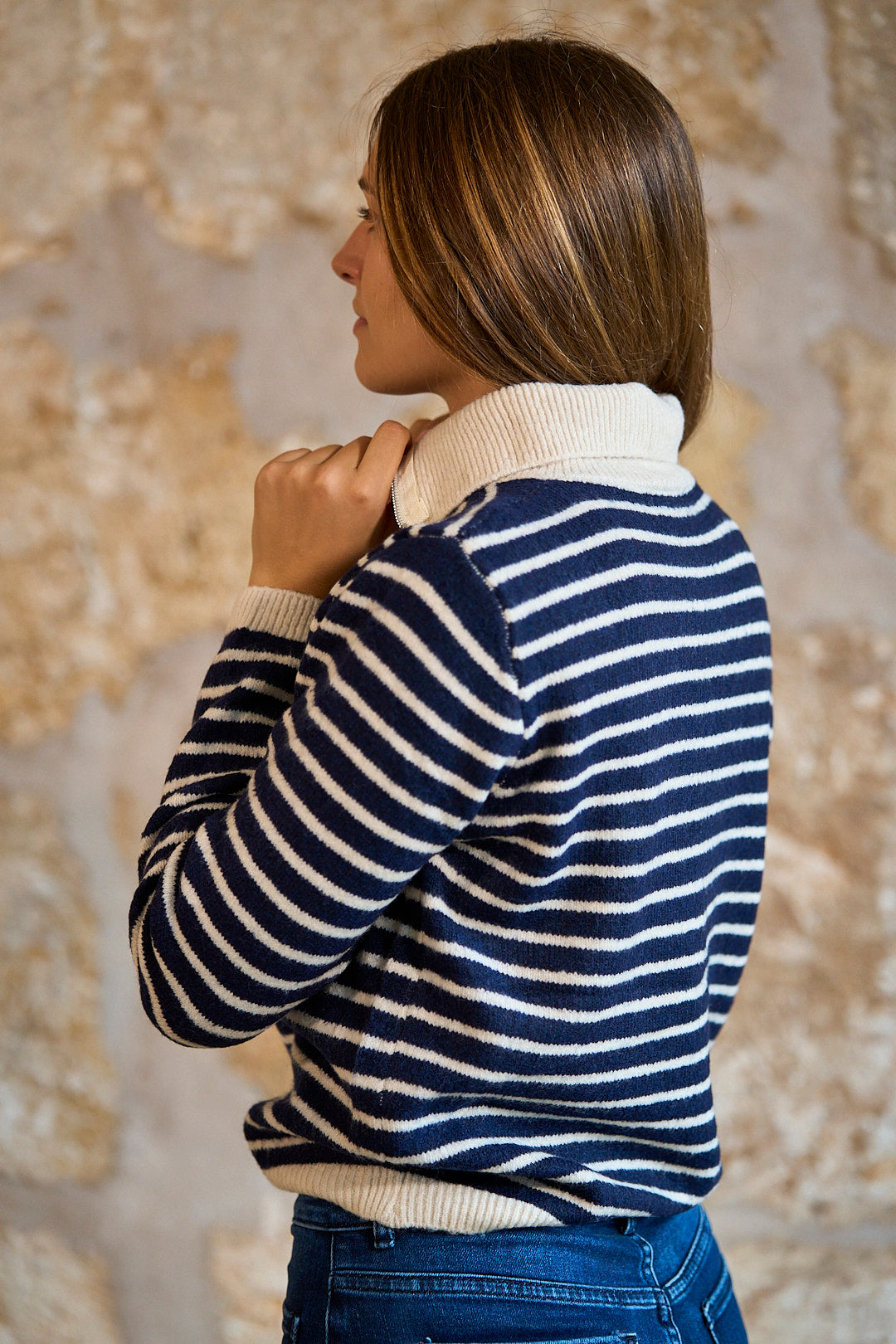 Jersey de rayas con cremallera en color azul marino