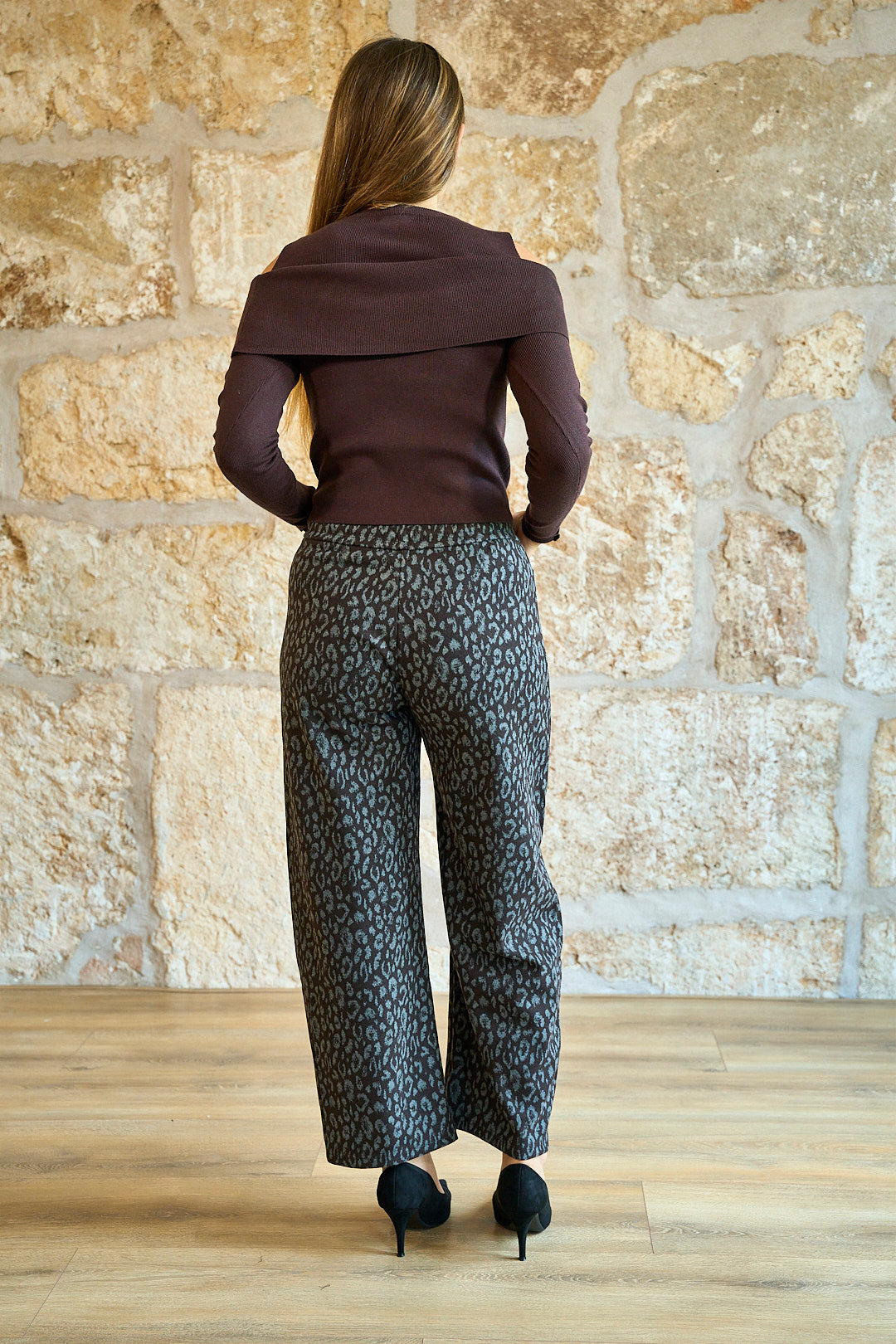 Top cut out de hombros en color marrón chocolate