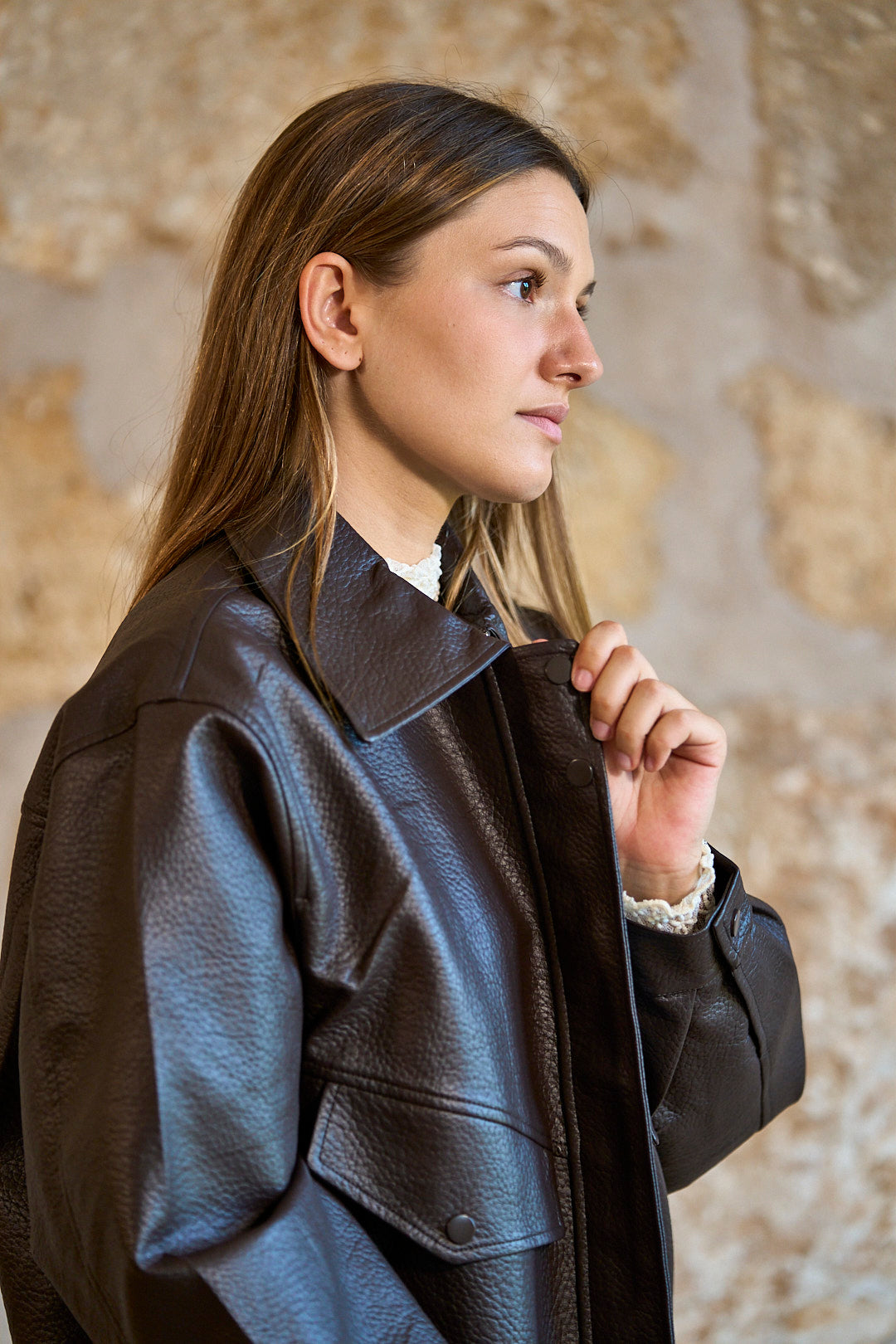 Chaqueta bomber efecto piel en color marrón