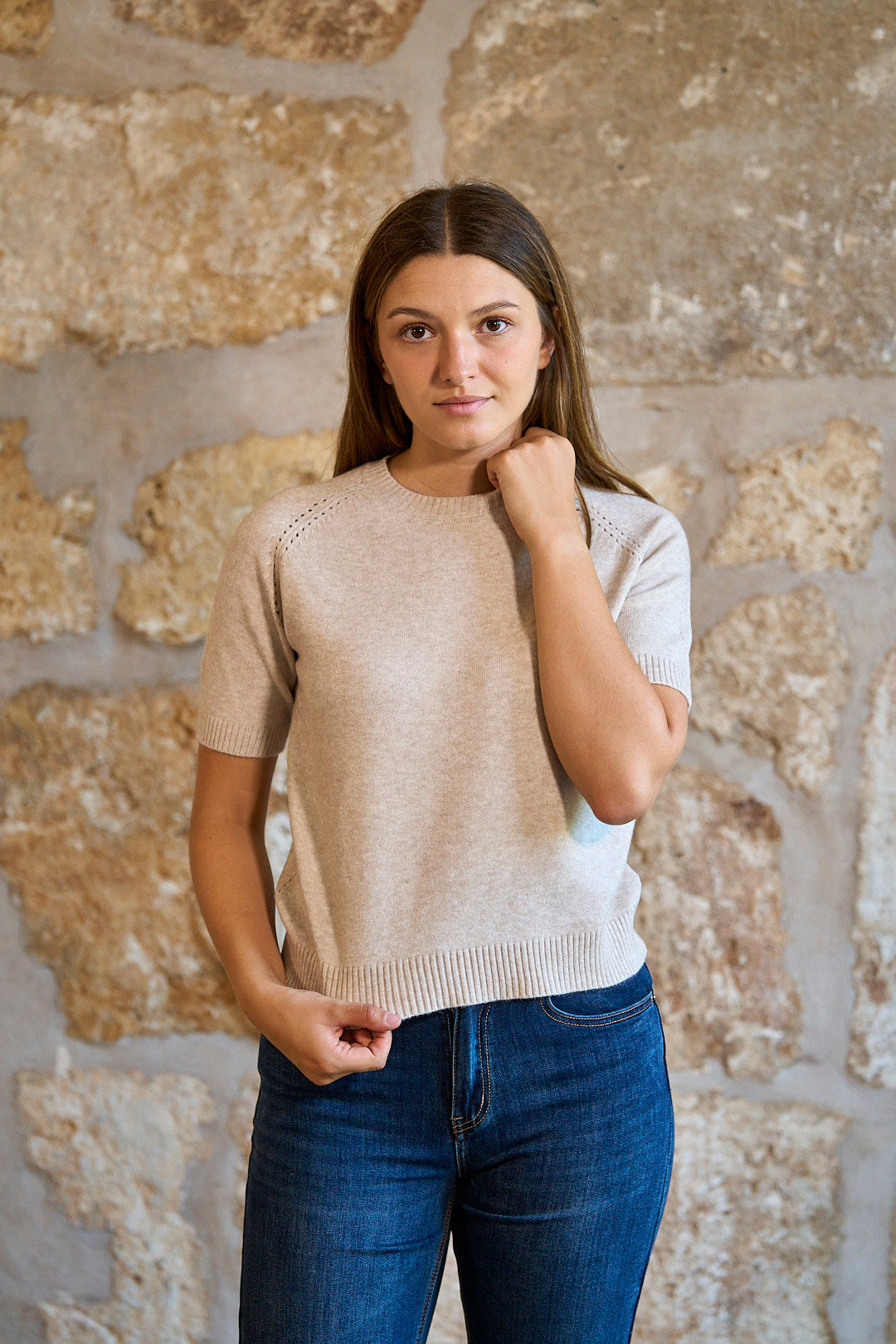 Jersey de punto manga corta en color beige
