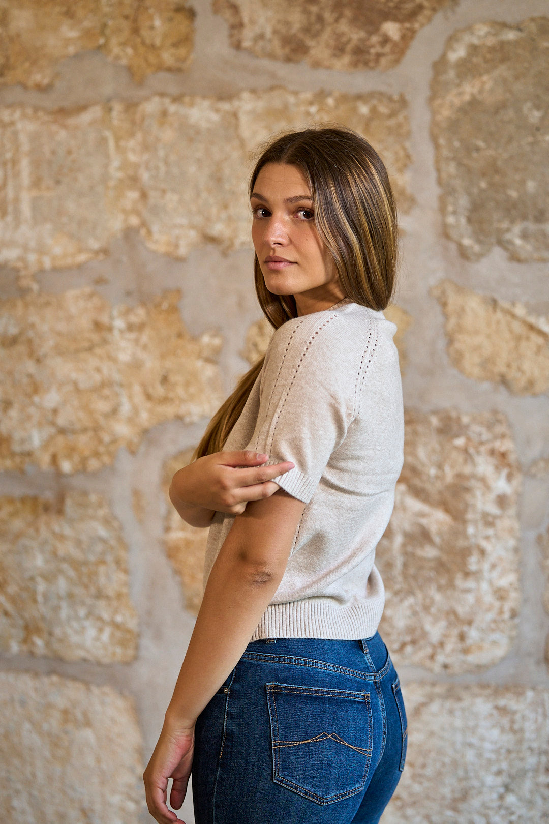 Jersey de punto manga corta en color beige