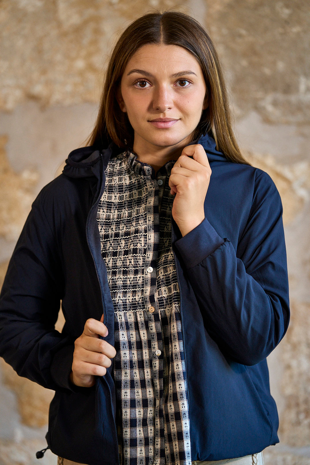 Chaqueta reversible con capucha en color azul marino