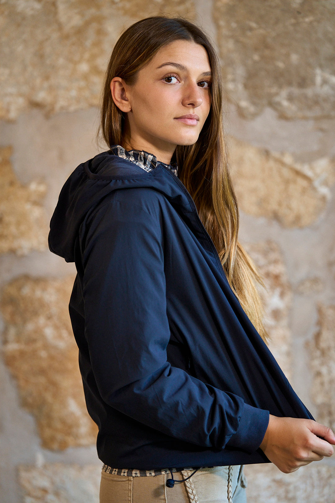 Chaqueta reversible con capucha en color azul marino