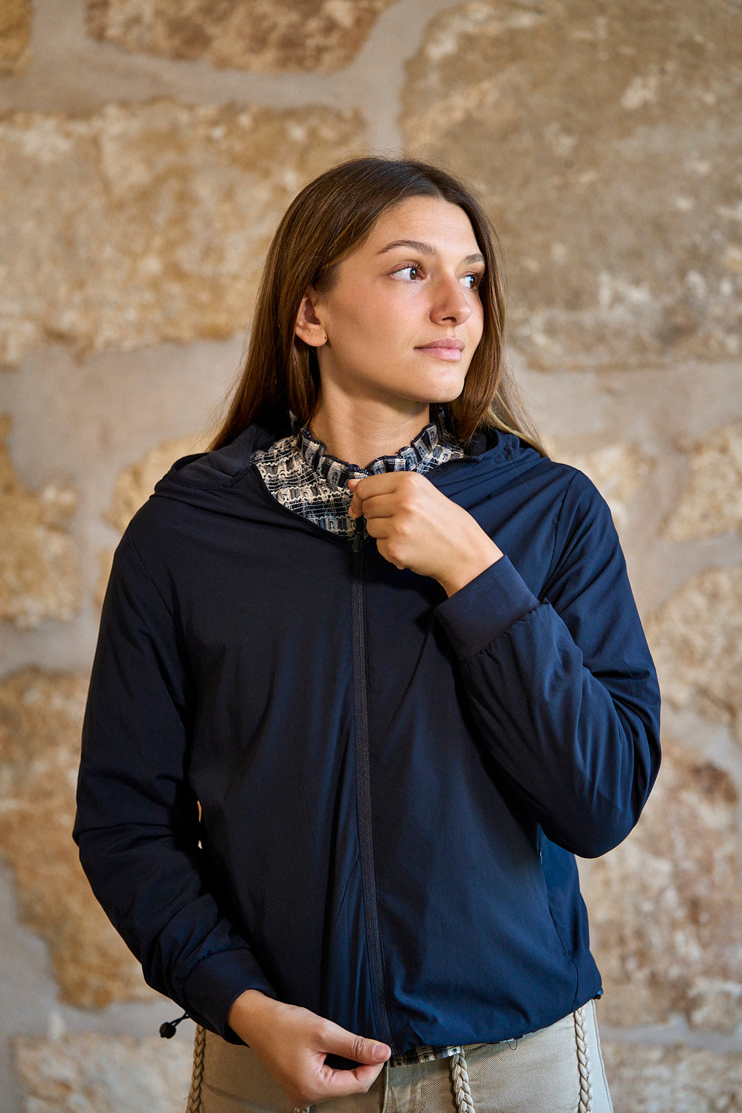 Chaqueta reversible con capucha en color azul marino
