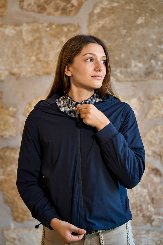 Chaqueta reversible con capucha en color azul marino