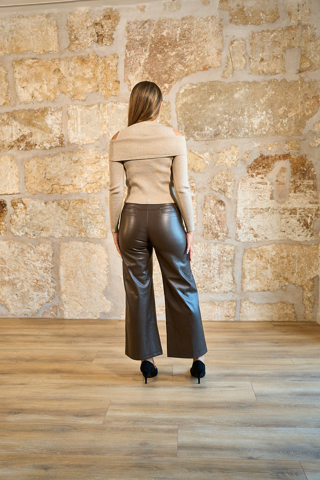 Pantalón efecto piel marrón de pierna ancha