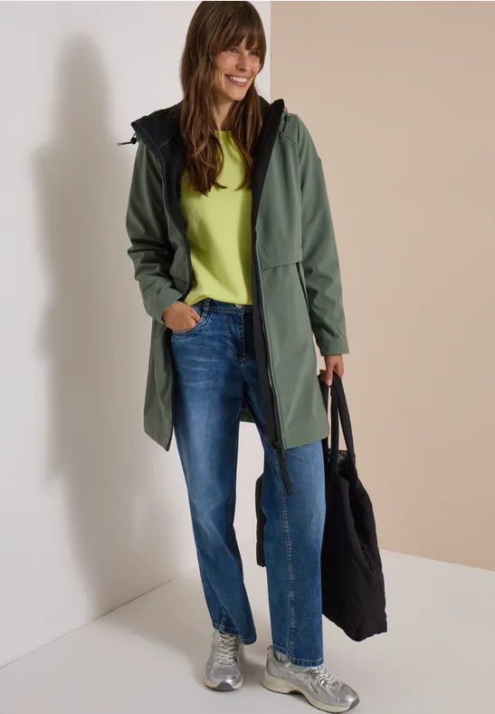 Abrigo softshell impermeable con capucha
