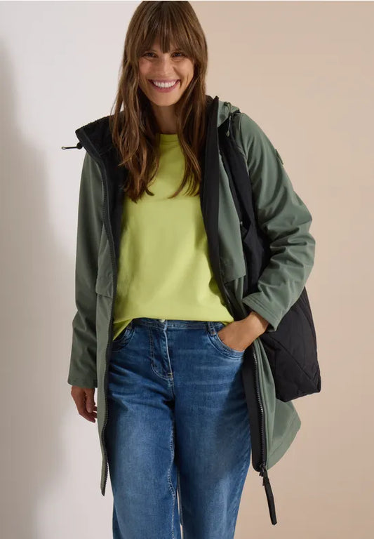Abrigo softshell impermeable con capucha