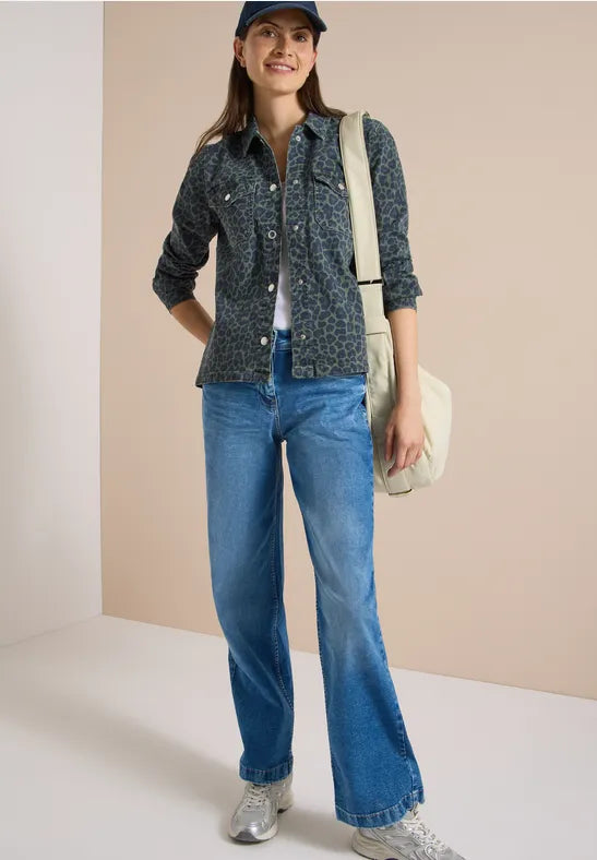 Sobrecamisa vaquera con estampado de leopardo