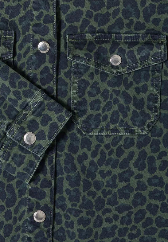 Sobrecamisa vaquera con estampado de leopardo
