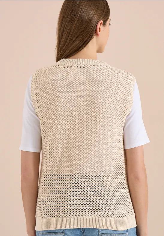 Chaleco de crochet abotonado en color beige