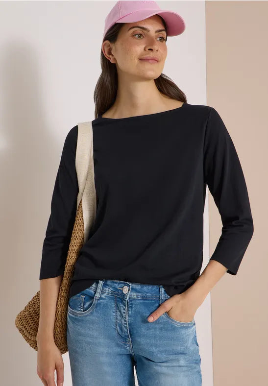 Camiseta básica de algodón con cuello barco en color negro