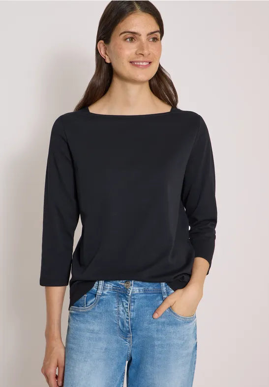 Camiseta básica de algodón con cuello barco en color negro