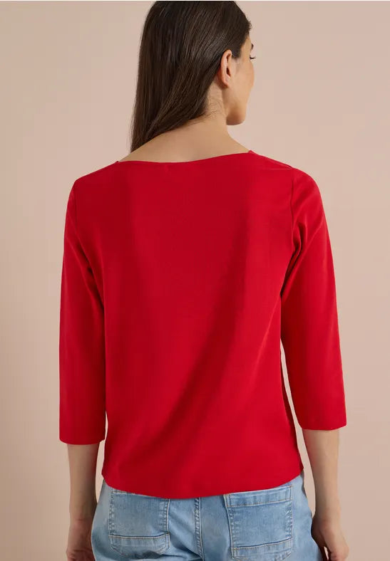 Camiseta básica de algodón con cuello barco en color rojo