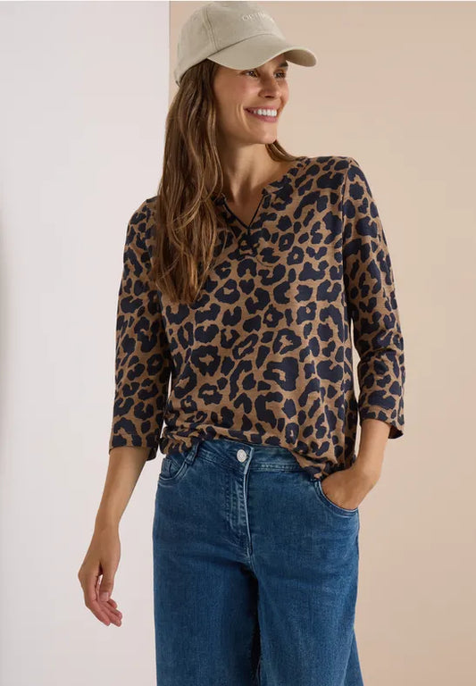 Camisa de manga tres cuartos con escote en V y estampado de leopardo