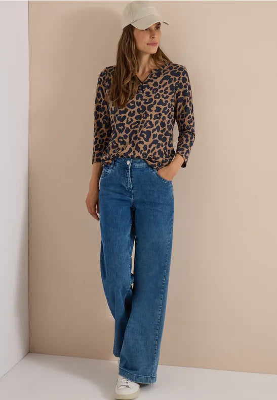 Camisa de manga tres cuartos con escote en V y estampado de leopardo