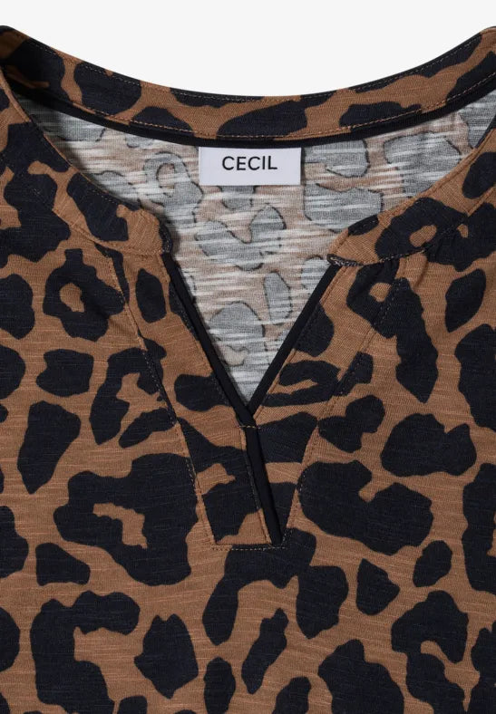 Camisa de manga tres cuartos con escote en V y estampado de leopardo