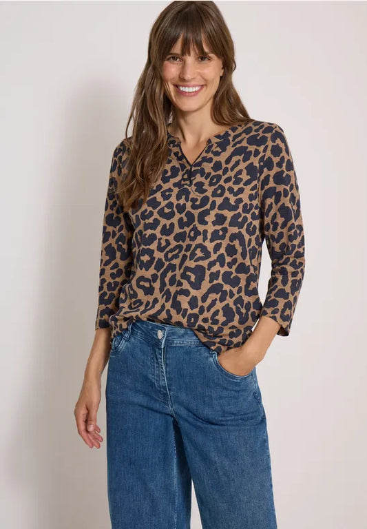 Camisa de manga tres cuartos con escote en V y estampado de leopardo