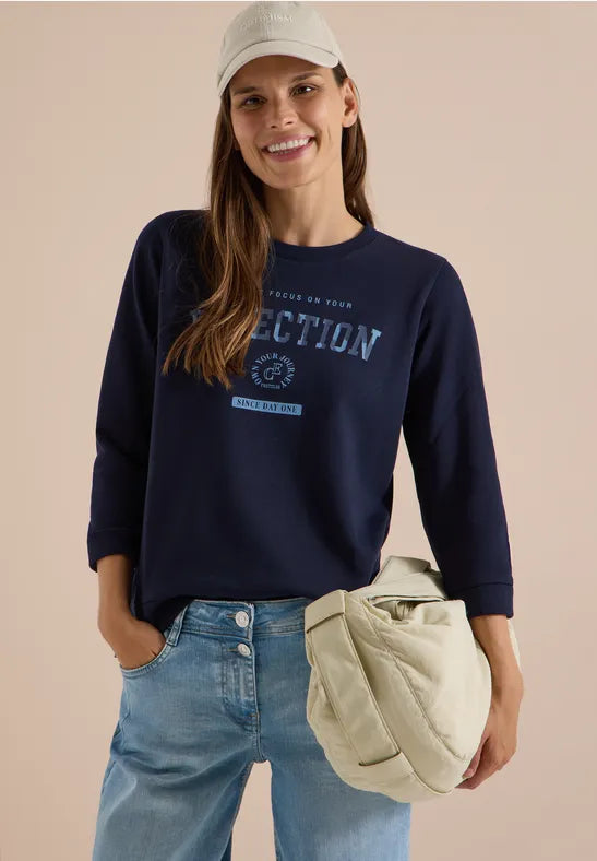 Camiseta azul marino con mensaje y cremalleras laterales