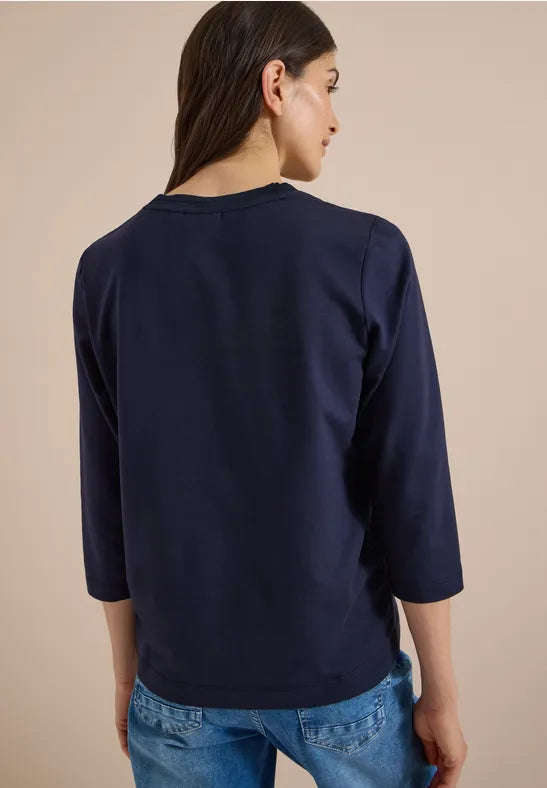 Camisa de manga tres cuartos con cuello redondo en color azul marino