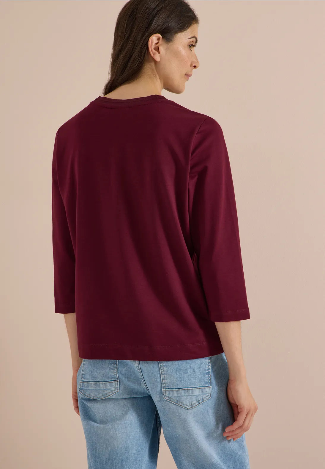 Camisa de manga tres cuartos con cuello redondo en color granate