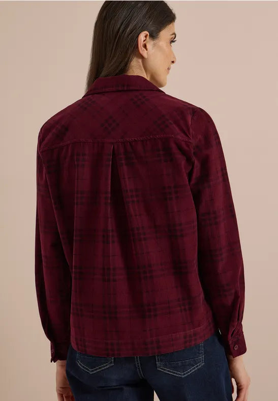 Blusa camisera de manga larga con estampado de cuadros en color granate