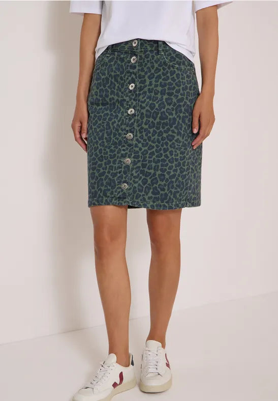 Falda vaquera hasta la rodilla con estampado de leopardo
