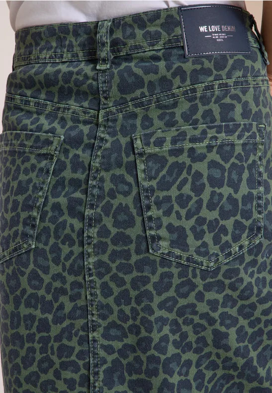 Falda vaquera hasta la rodilla con estampado de leopardo