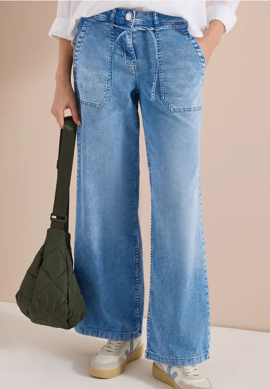 Pantalones vaqueros acampanados de pierna ancha