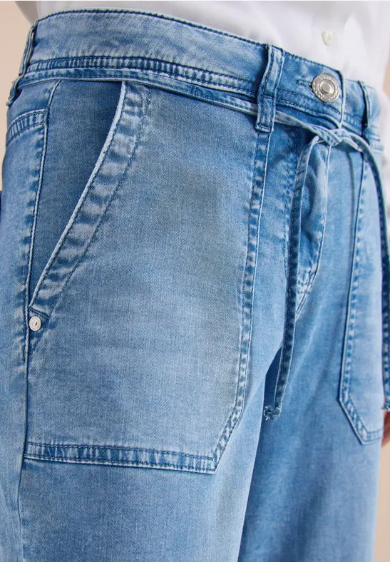 Pantalones vaqueros acampanados de pierna ancha