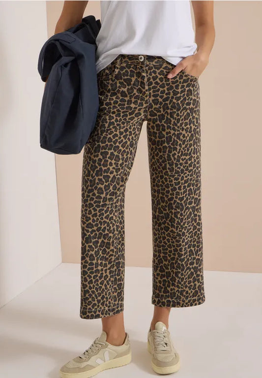 Vaqueros de talle alto y pierna ancha con estampado de leopardo