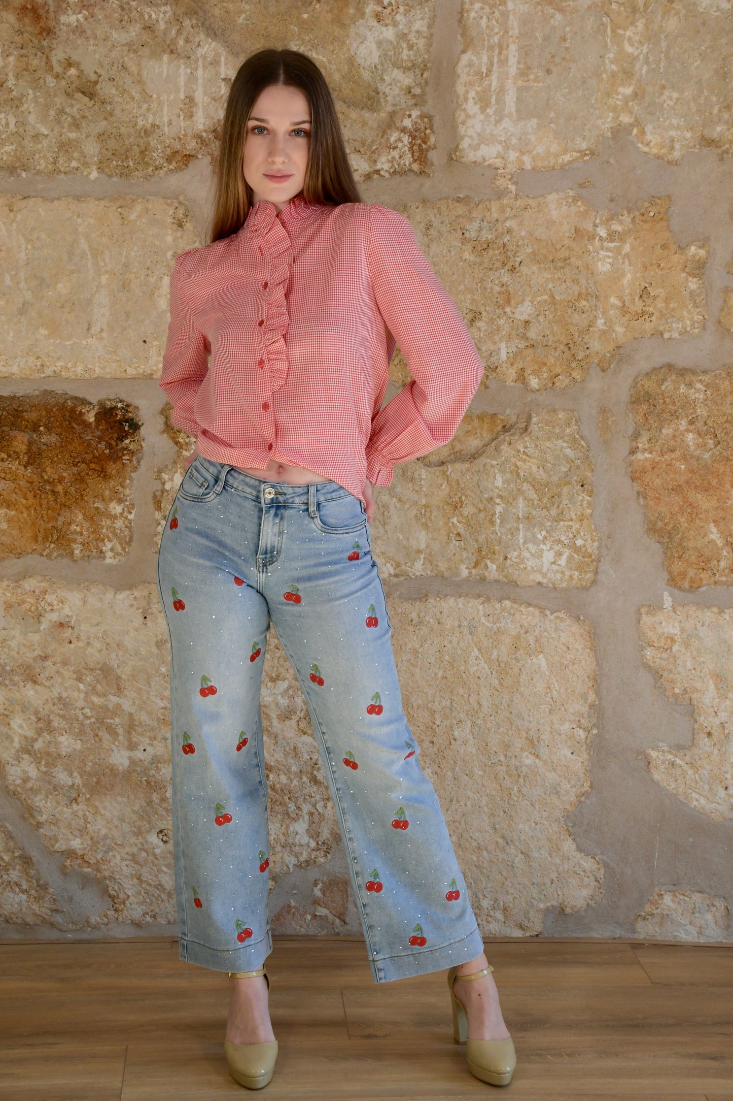 Pantalón denim bordado cerezas