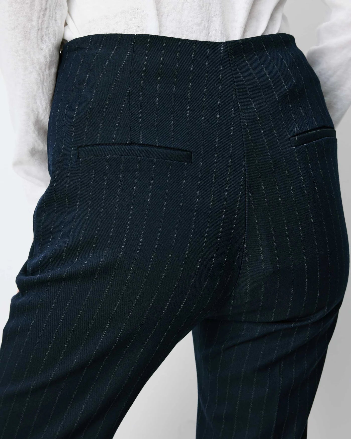 Pantalones Adrian capri ajustados de rayas azul marino