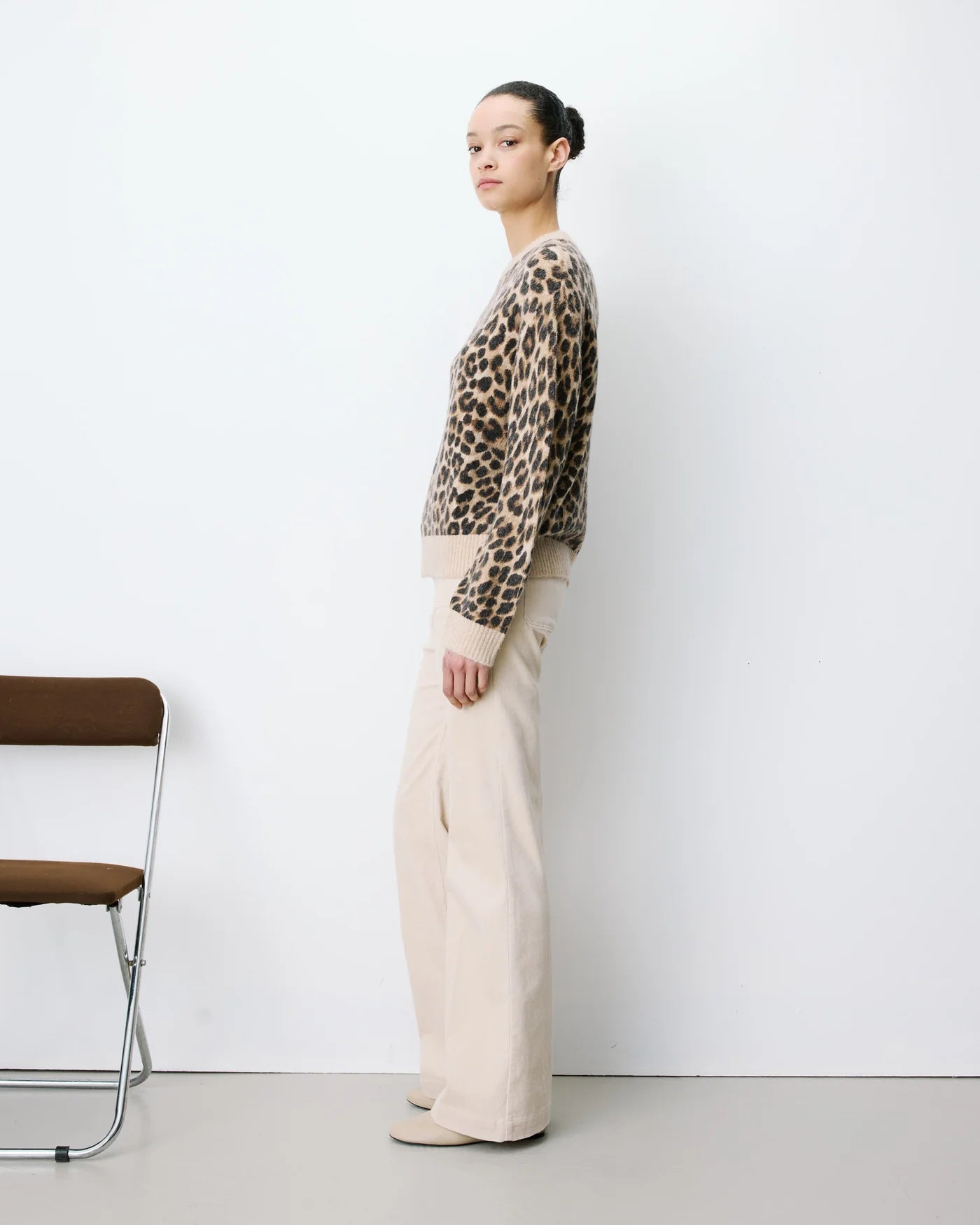 Jersey Alexiel de cuello redondo con estampado de leopardo