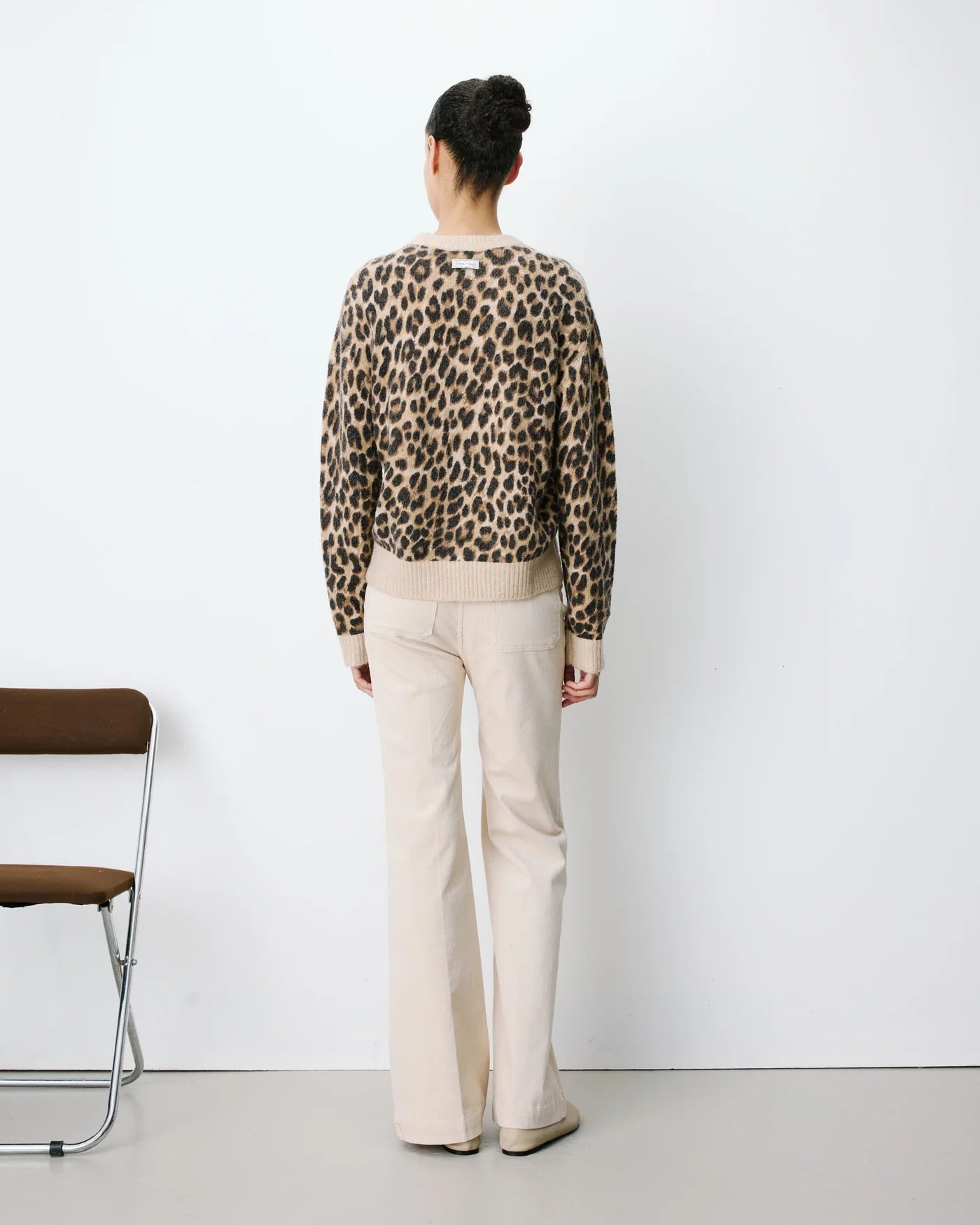 Jersey Alexiel de cuello redondo con estampado de leopardo