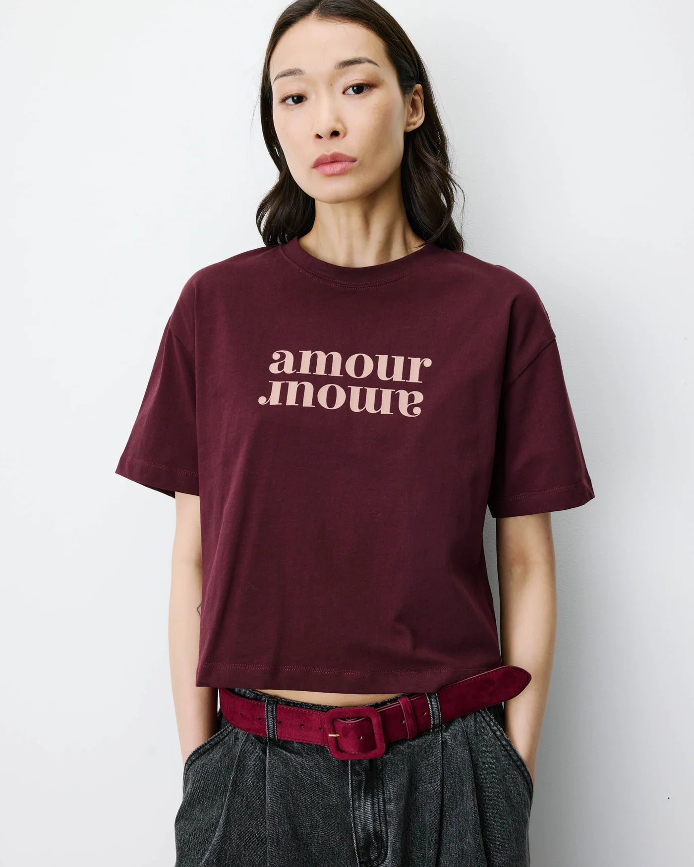 Camiseta Anis de algodón con texto estampado en color berenjena