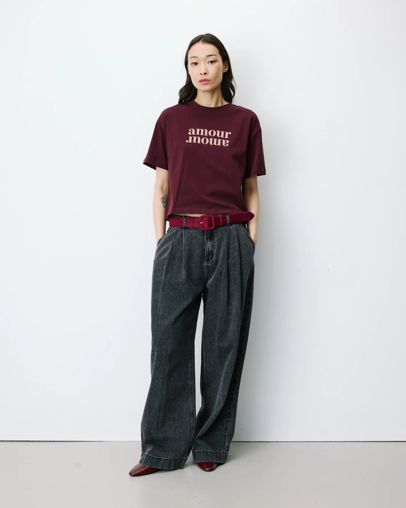 Camiseta Anis de algodón con texto estampado en color berenjena
