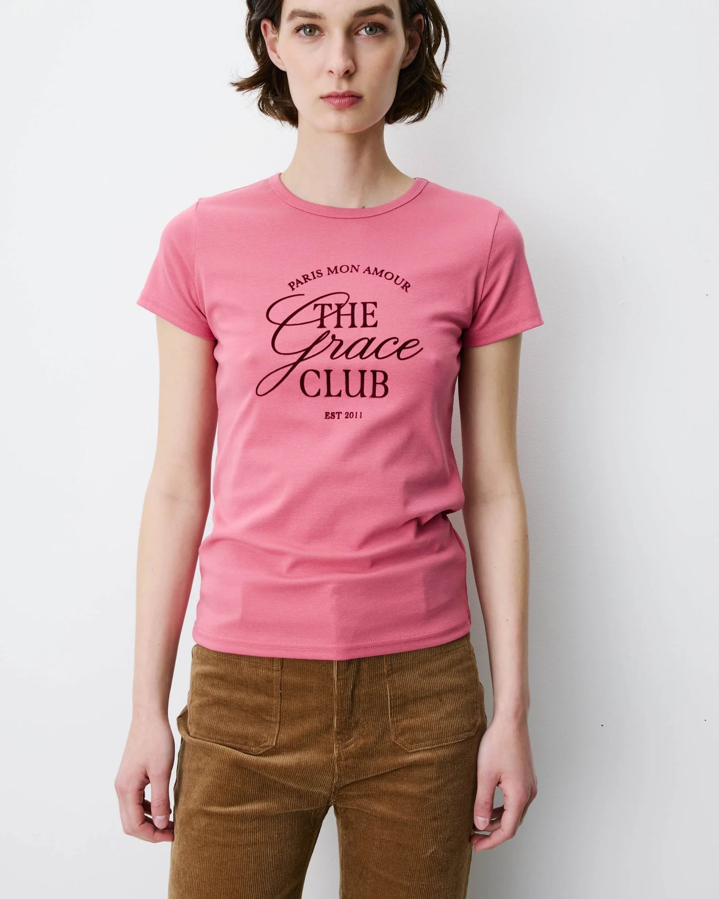 Camiseta cuello redondo con texto Amoris