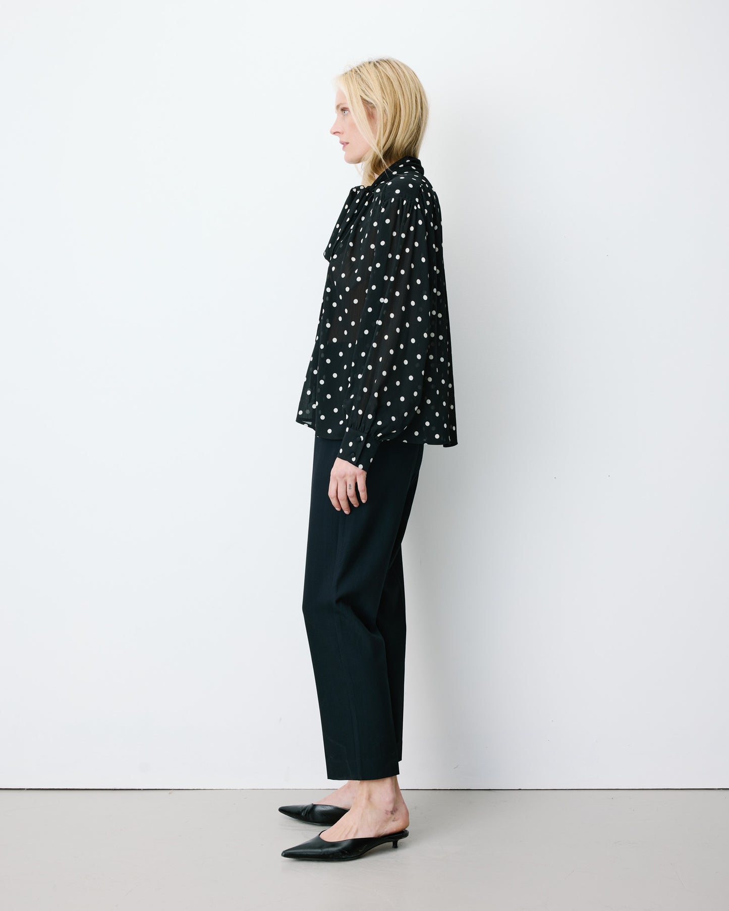 Blusa de manga larga con lazo Angelica