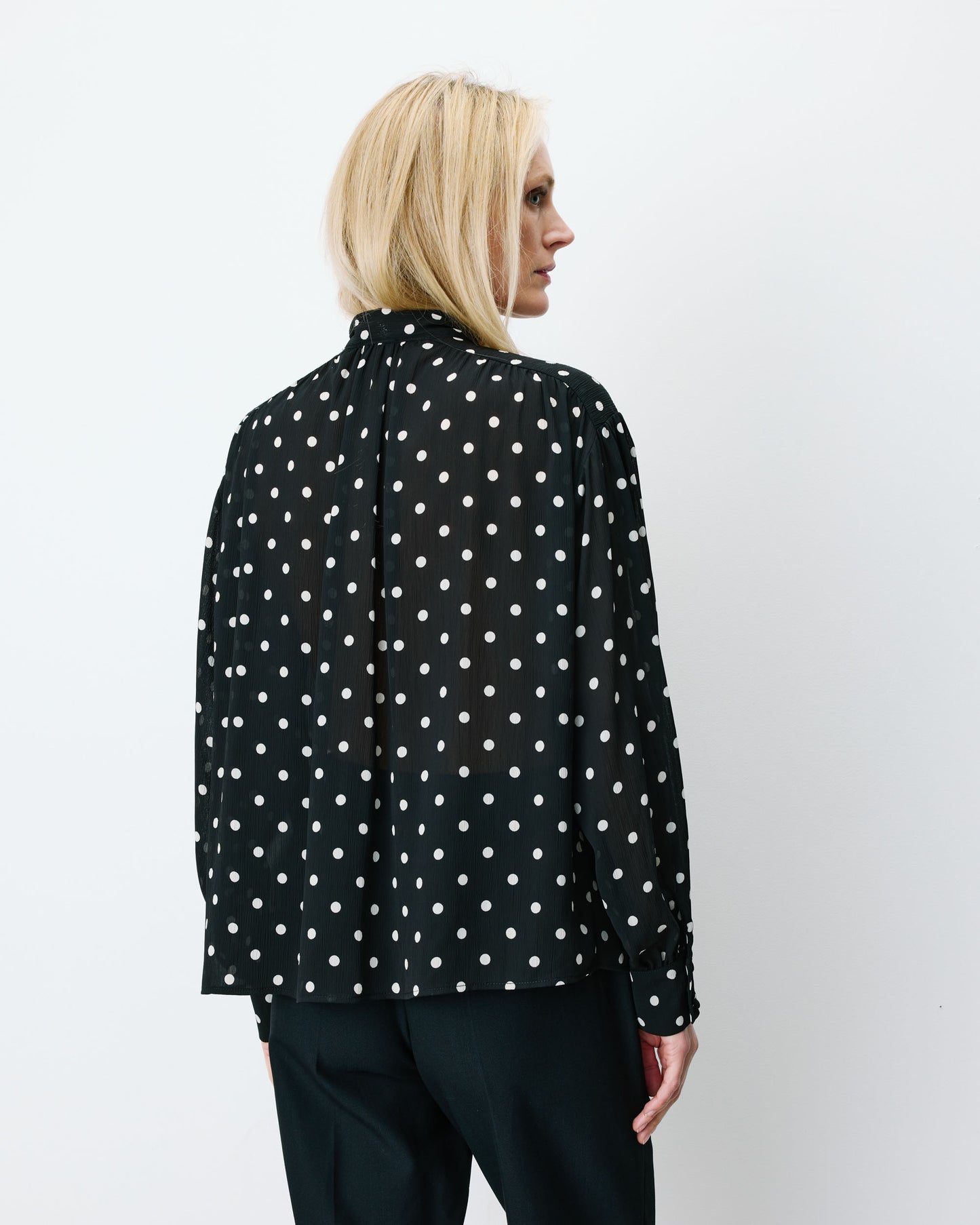 Blusa de manga larga con lazo Angelica