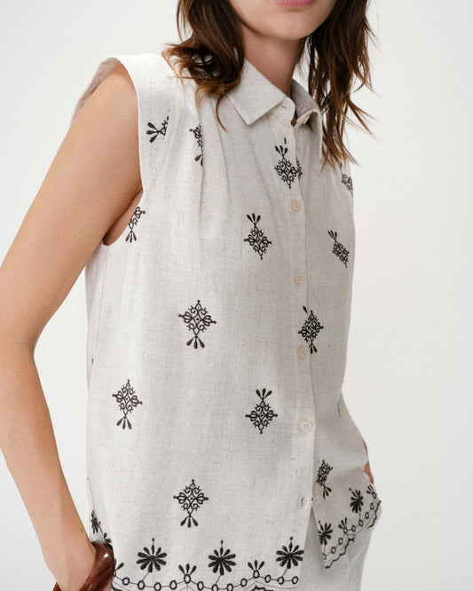 Blusa sin mangas bordada Wisenna